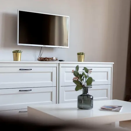 Saska Kepa Modern By Bookinghost