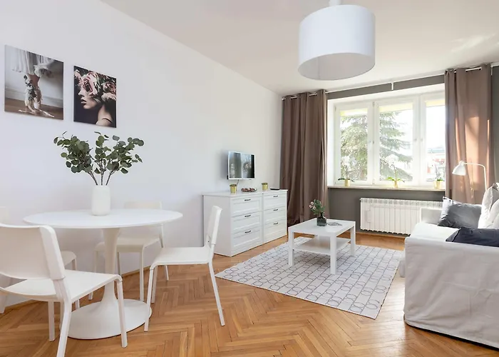 Saska Kepa Modern By Bookinghost *