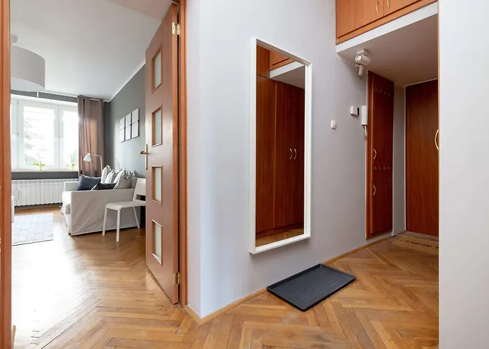 Apartment Saska Kepa Modern By Bookinghost