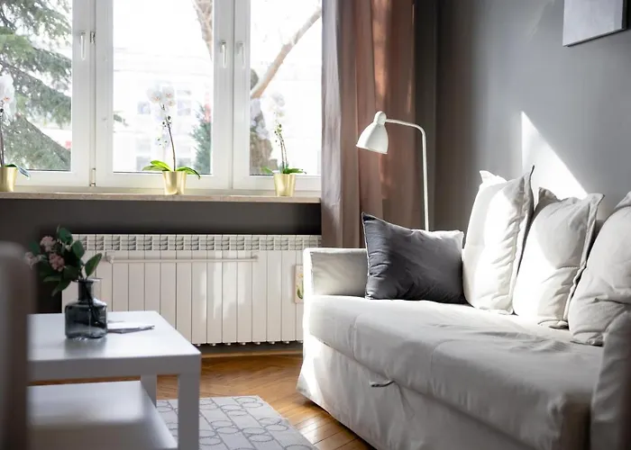 Apartment Saska Kepa Modern By Bookinghost