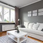 Saska Kepa Modern By Bookinghost *